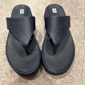 Women’s size 11 Navy FitFlop F-Mode Leather Flatform Toe-Post Sandal.